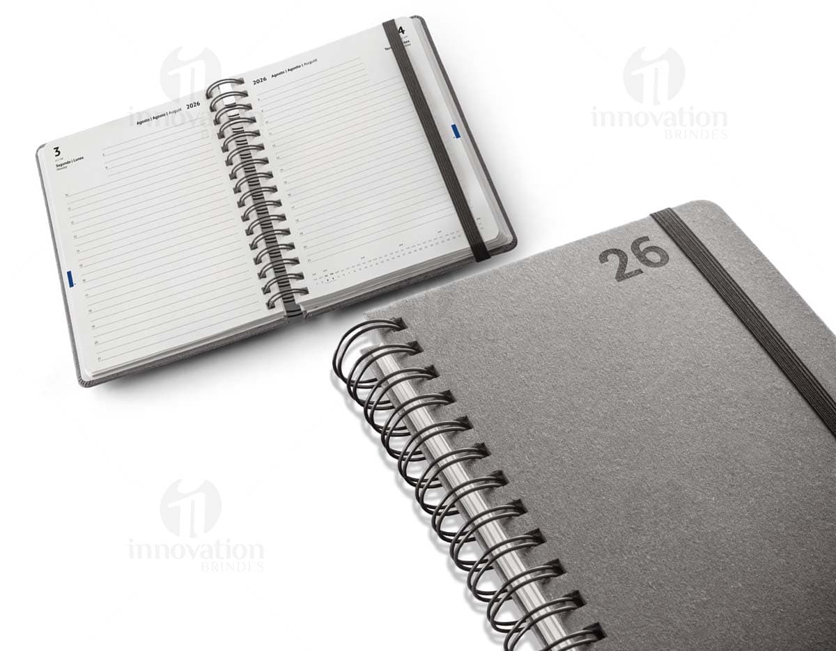 Kit com 6 porta copos em diferentes estilos e cores, feitos de material resistente e antiderrapante. Kit com 6 porta copos em diferentes estilos e cores, feitos de material resistente e antiderrapante.
