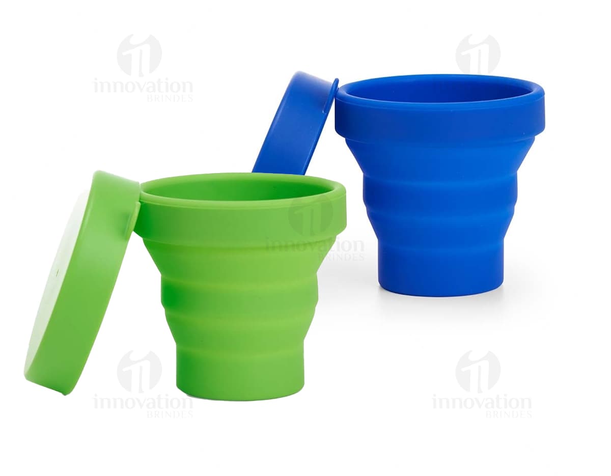 Kit com 6 porta copos em formato redondo, feitos de cortiça e com estampas coloridas e variadas. Kit com 6 porta copos em formato redondo, feitos de cortiça e com estampas coloridas e variadas.