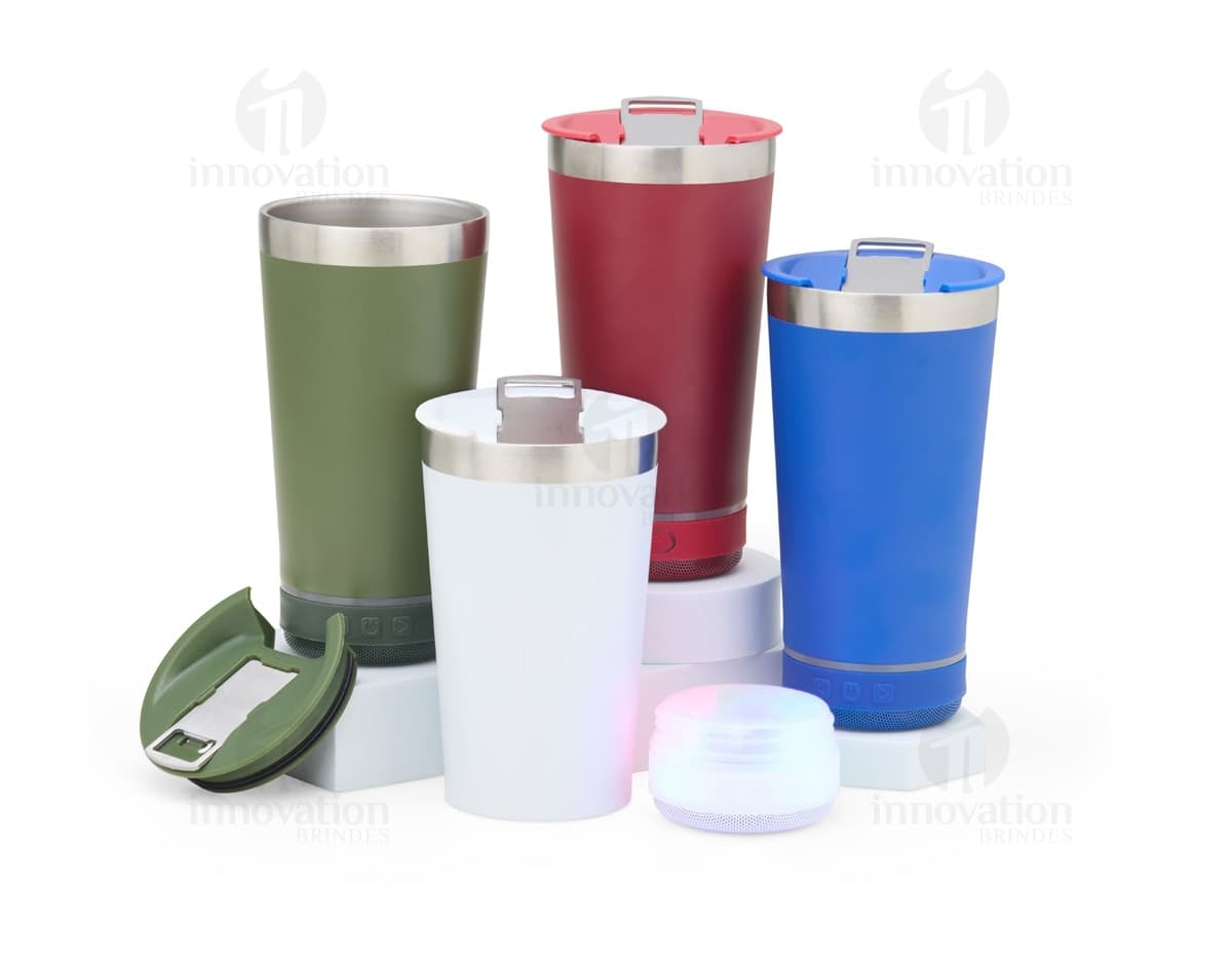 Kit com 6 porta copos em cores vivas e vibrantes, feitos de material resistente e antiderrapante. Kit com 6 porta copos em cores vivas e vibrantes, feitos de material resistente e antiderrapante.