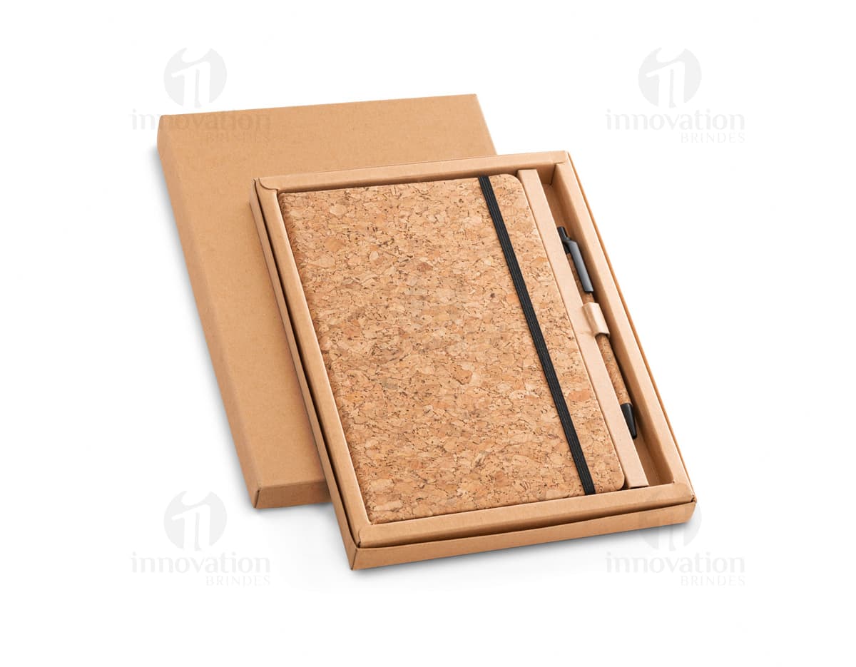 Kit com 6 porta copos de cores variadas em formato quadrado, cada um com uma estampa diferente de animais fofos. Os porta copos possuem uma camada de cortiça na parte de baixo para evitar escorregões. Kit com 6 porta copos de cores variadas em formato quadrado, cada um com uma estampa diferente de animais fofos. Os porta copos possuem uma camada de cortiça na parte de baixo para evitar escorregões.
