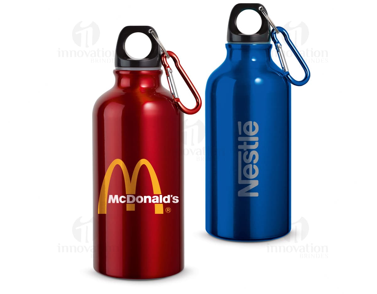 Kit com 6 porta copos em diferentes cores e estampas, feitos de material resistente para proteger móveis de marcas de copos e calor. Kit com 6 porta copos em diferentes cores e estampas, feitos de material resistente para proteger móveis de marcas de copos e calor.