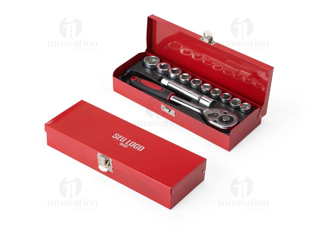 Kit churrasco estojo alumínio inox, contendo diversos equipamentos e acessórios de churrasco, como faca, garfo, espátula e escova de limpeza, todos em aço inoxidável. Ideal para uso em churrasqueiras e ambientes externos. O estojo é prático e portátil, facilitando o transporte e armazenamento dos utensílios. Kit churrasco estojo alumínio inox, contendo diversos equipamentos e acessórios de churrasco, como faca, garfo, espátula e escova de limpeza, todos em aço inoxidável. Ideal para uso em churrasqueiras e ambientes externos. O estojo é prático e portátil, facilitando o transporte e armazenamento dos utensílios.