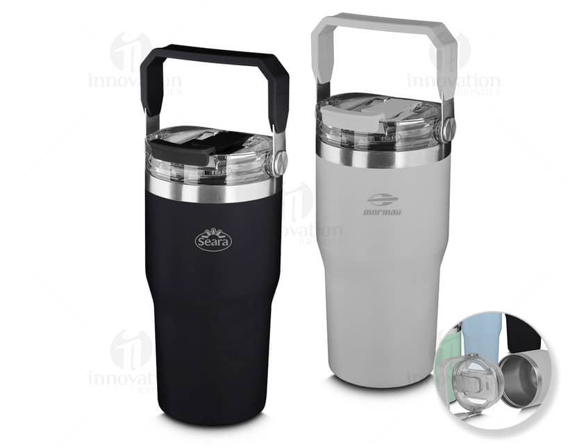Kit com 6 porta copos em cores variadas sobre uma mesa de madeira.