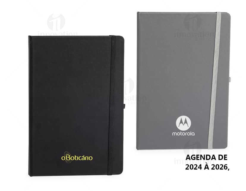 Kit com 6 porta copos em formato redondo e com estampa de flores em tons de azul e verde. Os porta copos são feitos de material resistente e possuem uma borda removível para facilitar a limpeza.