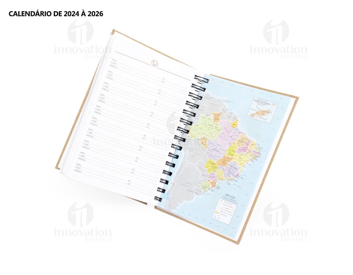Kit com 6 porta copos de diferentes cores e padrões, dispostos em uma mesa de madeira. Kit com 6 porta copos de diferentes cores e padrões, dispostos em uma mesa de madeira.