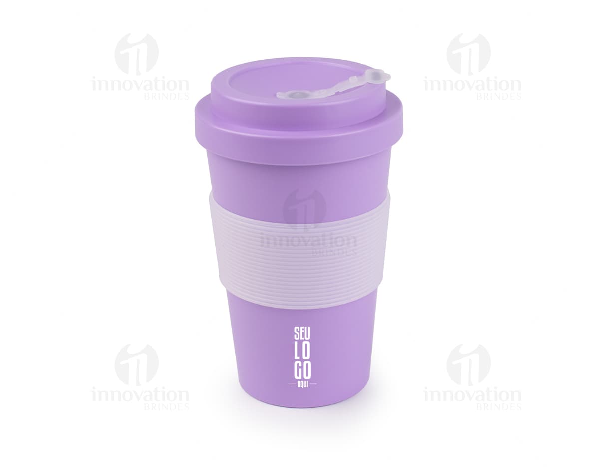 Kit com 6 porta copos com design moderno e estampas coloridas, ideais para proteger superfícies de possíveis danos causados por líquidos. Kit com 6 porta copos com design moderno e estampas coloridas, ideais para proteger superfícies de possíveis danos causados por líquidos.