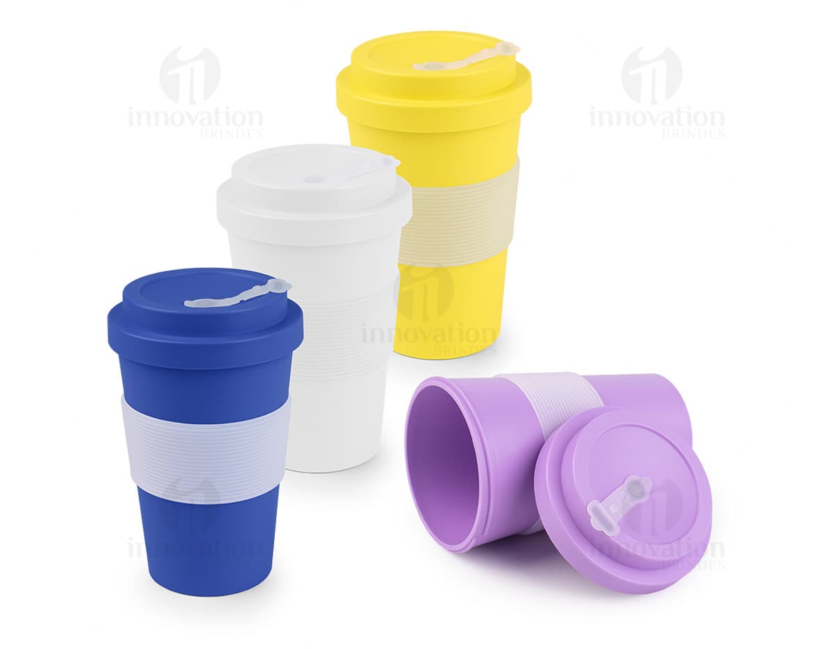 Porta copos em formato de kit com 6 unidades em diferentes cores e estilos. Porta copos em formato de kit com 6 unidades em diferentes cores e estilos.