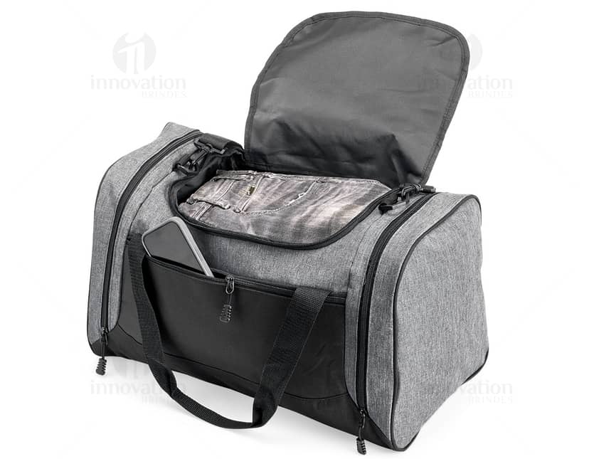 Kit com 6 porta copos em formato quadrado, de cores variadas e design moderno. Os porta copos possuem base antiderrapante e são feitos de material resistente. Ideal para proteger superfícies de mesa de resíduos e líquidos.