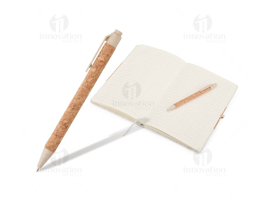Kit com 6 porta copos em formato circular, feitos de acrílico transparente com estampas coloridas de frutas. A imagem mostra os porta copos dispostos lado a lado sobre uma mesa de madeira.