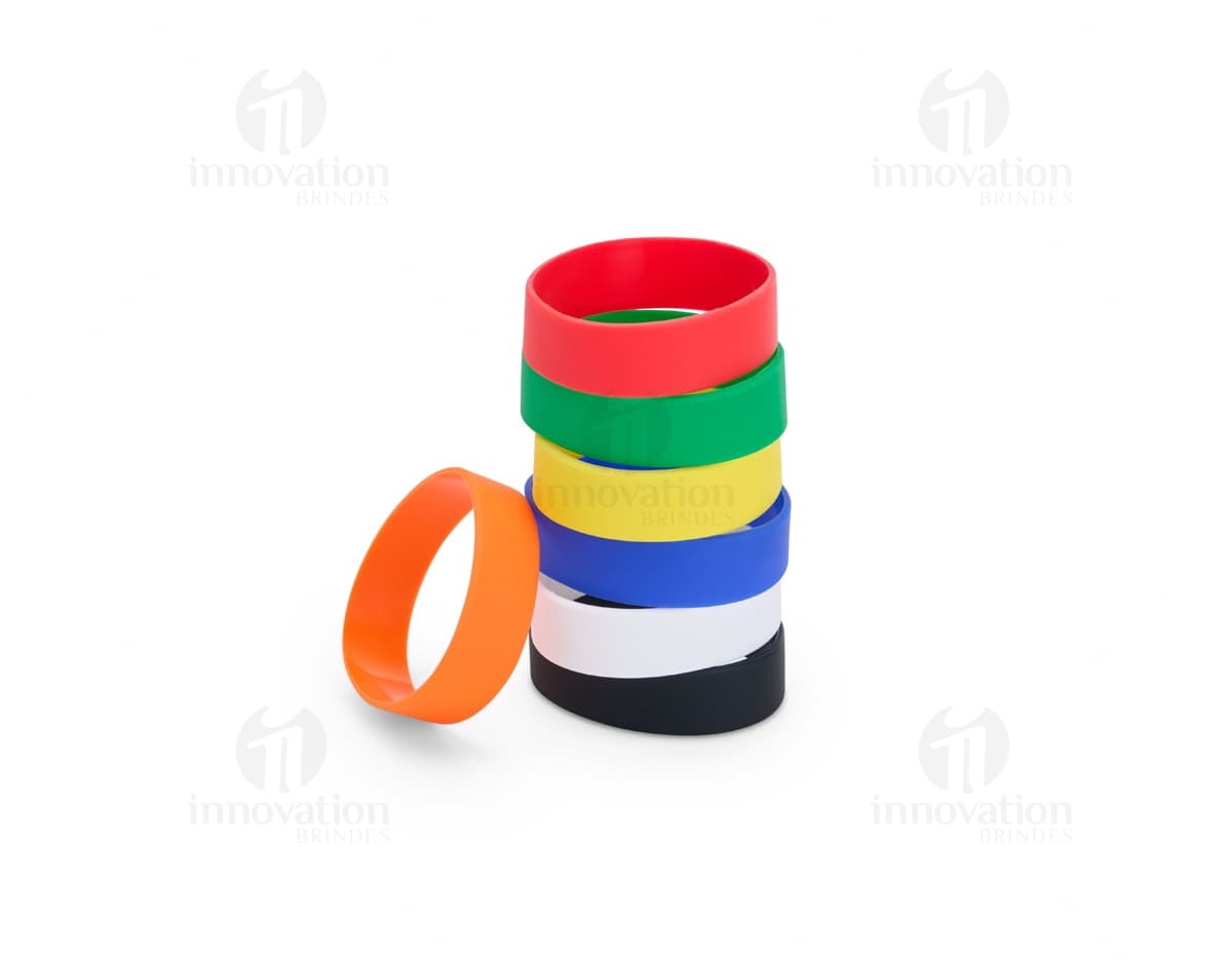 Kit com 6 porta copos em formato quadrado e cores sortidas. Os porta copos possuem bordas arredondadas e são feitos de material resistente. Kit com 6 porta copos em formato quadrado e cores sortidas. Os porta copos possuem bordas arredondadas e são feitos de material resistente.