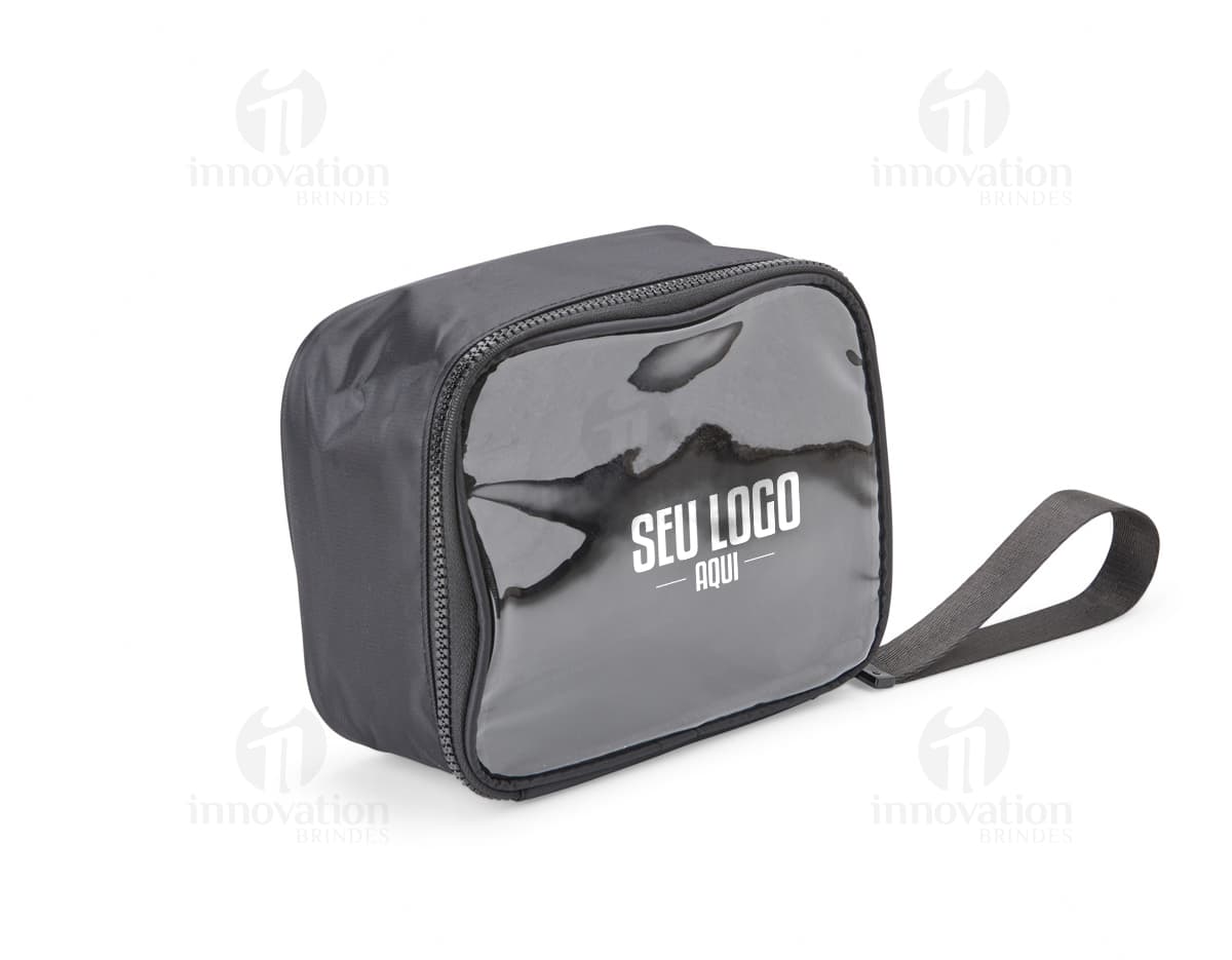 Necessaire em nylon impermeável com gancho de pendurar. Necessaire em nylon impermeável com gancho de pendurar.