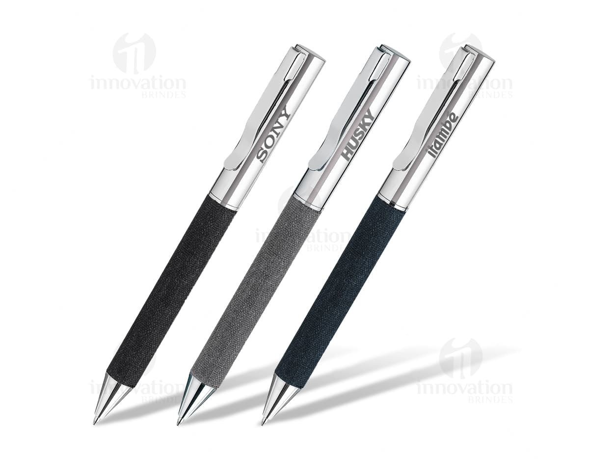 Kit com 6 porta copos em formato quadrado de cores variadas. Kit com 6 porta copos em formato quadrado de cores variadas.