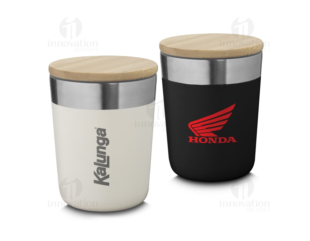 Kit com 6 porta copos em diversos tons de azul e branco, cada um com uma estampa diferente de paisagens marinhas. Os porta copos são feitos de material resistente e apresentam acabamento brilhante. Kit com 6 porta copos em diversos tons de azul e branco, cada um com uma estampa diferente de paisagens marinhas. Os porta copos são feitos de material resistente e apresentam acabamento brilhante.