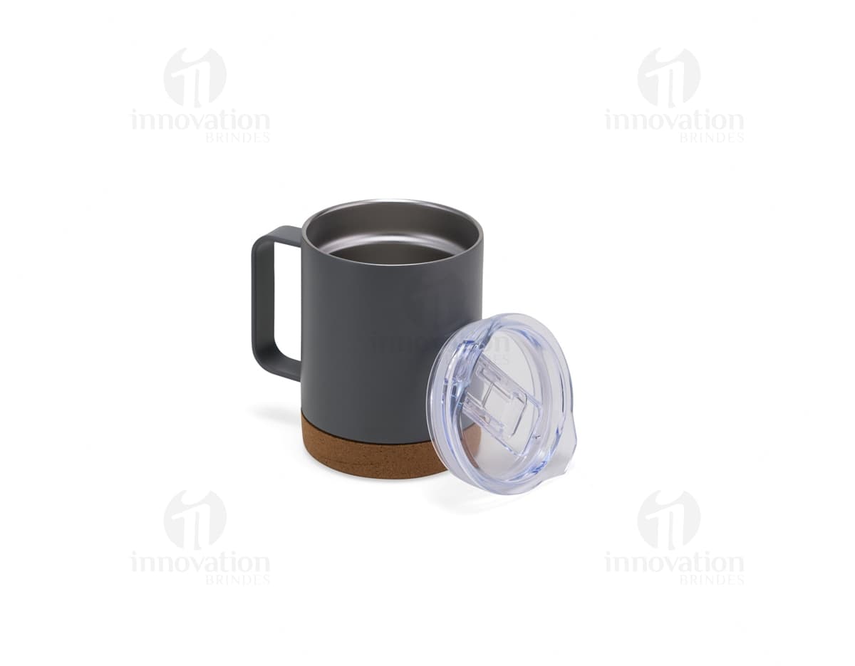 Kit com 6 porta copos em formato de animais marinhos coloridos sobre fundo branco. Kit com 6 porta copos em formato de animais marinhos coloridos sobre fundo branco.
