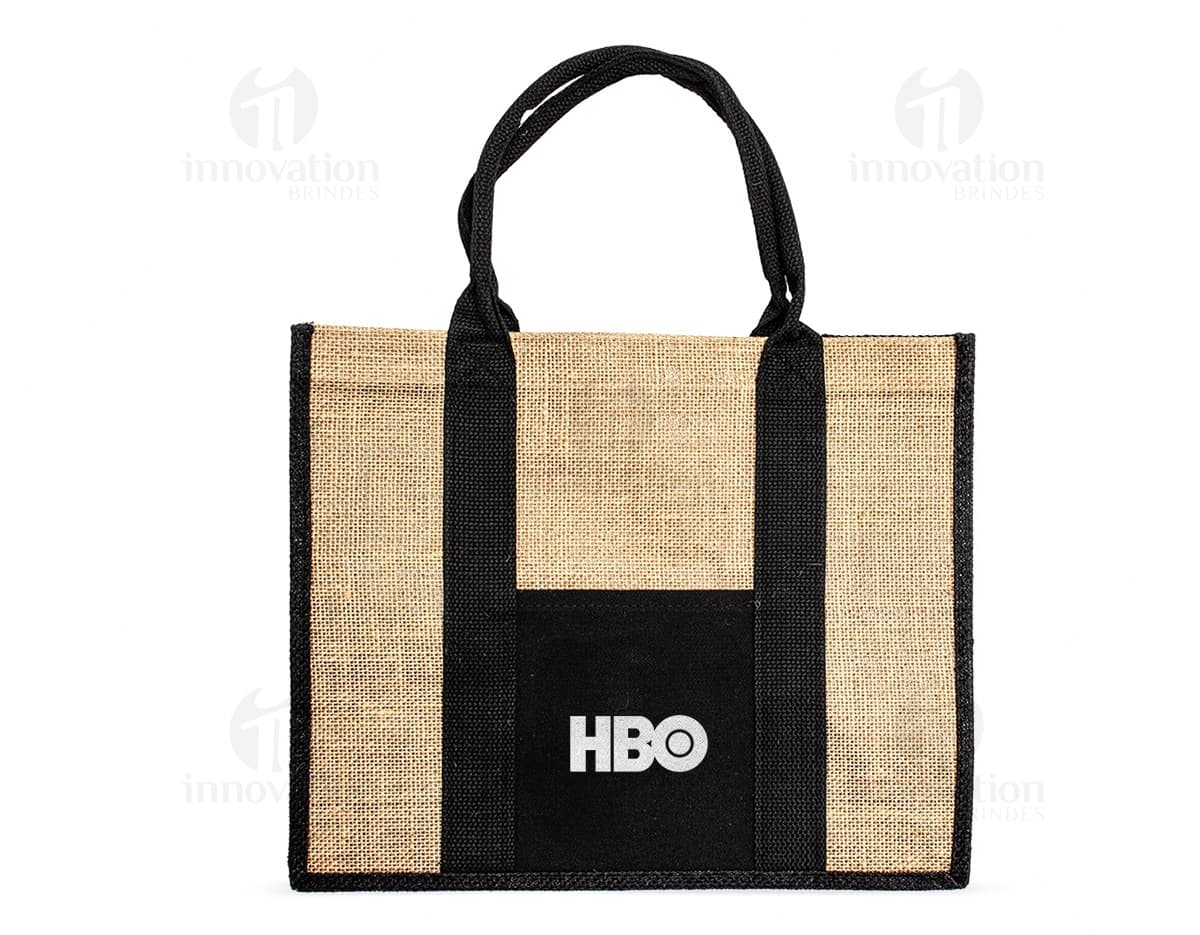 Kit com 6 porta copos de diferentes cores e designs. Estão dispostos em uma bela mesa de madeira, com um copo de suco ao centro. Kit com 6 porta copos de diferentes cores e designs. Estão dispostos em uma bela mesa de madeira, com um copo de suco ao centro.