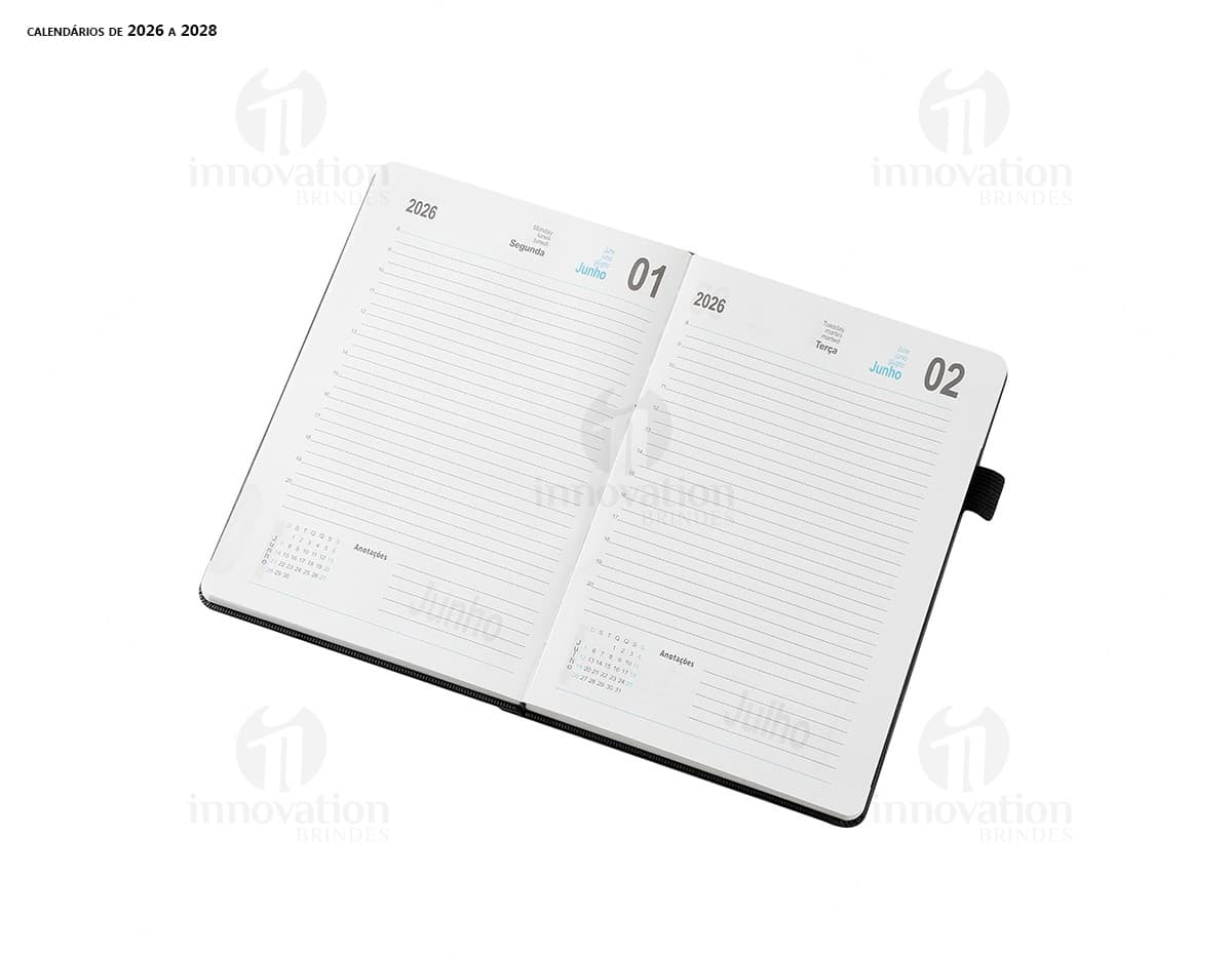 Seis porta copos de cores variadas empilhados em um fundo branco. Seis porta copos de cores variadas empilhados em um fundo branco.