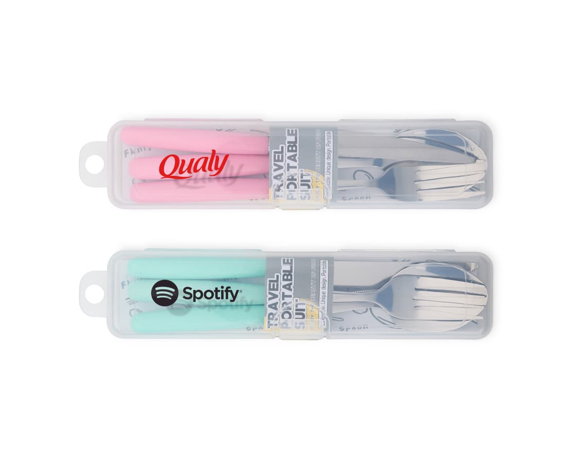 Kit Masculino 12 Peças em fundo branco com produtos de higiene pessoal masculina, como sabonete, shampoo, desodorante e loção pós-barba. Kit Masculino 12 Peças em fundo branco com produtos de higiene pessoal masculina, como sabonete, shampoo, desodorante e loção pós-barba.