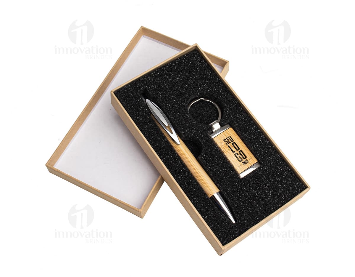 Kit com 6 porta copos em formato redondo, de cor preta com estampas geométricas em tons de cinza e branco. Os porta copos possuem superfície antiderrapante e são feitos de material resistente. Ideal para proteger móveis de manchas de líquidos e proporcionar um toque decorativo na mesa. Kit com 6 porta copos em formato redondo, de cor preta com estampas geométricas em tons de cinza e branco. Os porta copos possuem superfície antiderrapante e são feitos de material resistente. Ideal para proteger móveis de manchas de líquidos e proporcionar um toque decorativo na mesa.