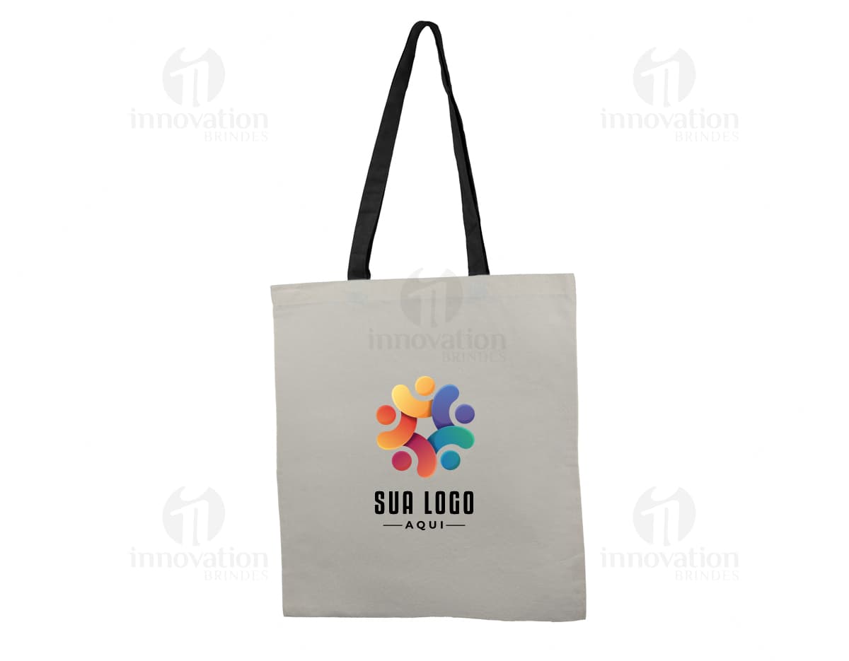 Sacola em non-woven de 80 g/m² em cor verde, com alças e design simples. Sacola em non-woven de 80 g/m² em cor verde, com alças e design simples.