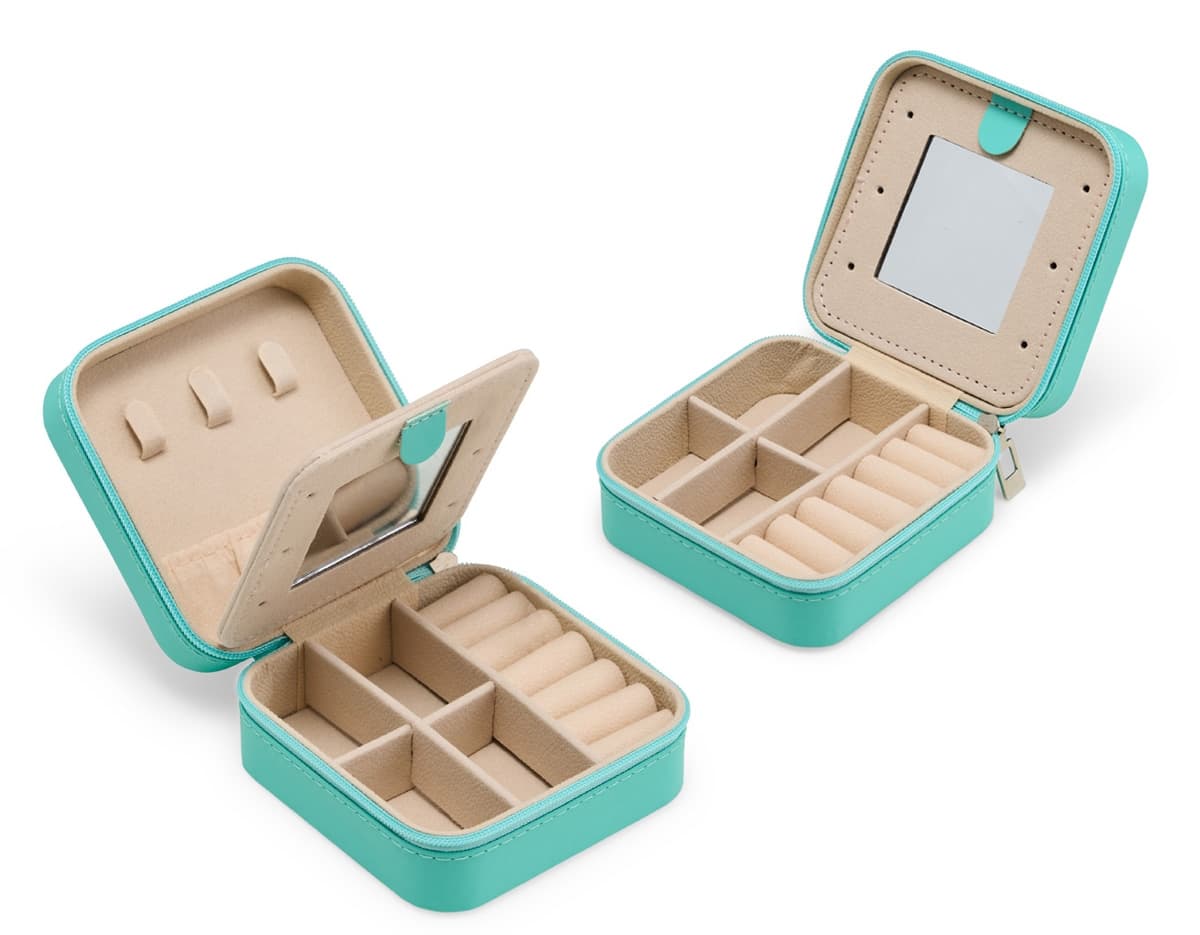 Kit com 6 porta copos de diferentes cores e tamanhos, feitos de material resistente e antiderrapante. Os porta copos possuem design elegante e moderno, ideais para proteger mesas e superfícies de líquidos e manchas. Kit com 6 porta copos de diferentes cores e tamanhos, feitos de material resistente e antiderrapante. Os porta copos possuem design elegante e moderno, ideais para proteger mesas e superfícies de líquidos e manchas.