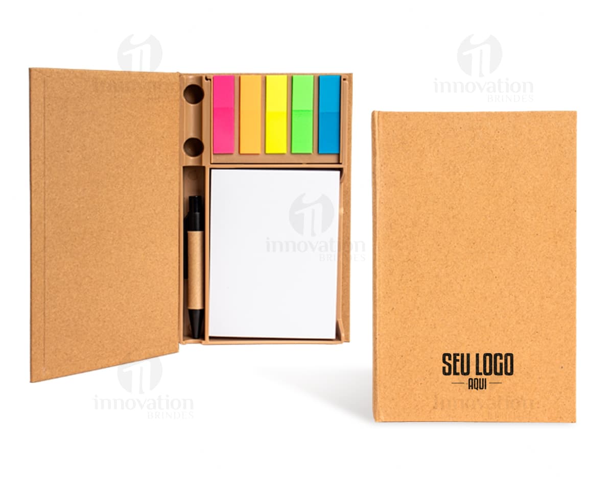 Bloco de anotações elástico com capa dura e elástico para fechamento. Bloco de anotações elástico com capa dura e elástico para fechamento.