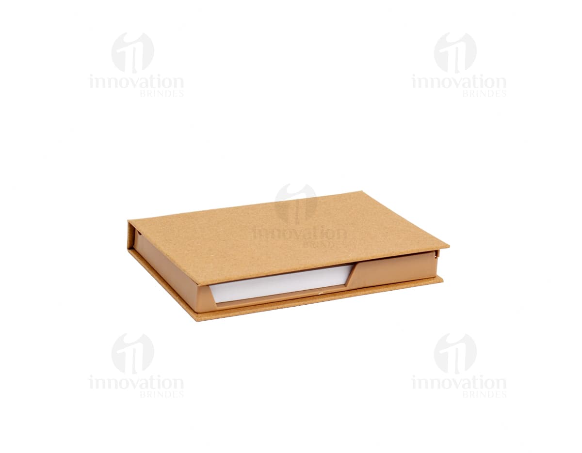 Bloco de anotações elástico com capa dura e elástico para fechamento. Bloco de anotações elástico com capa dura e elástico para fechamento.