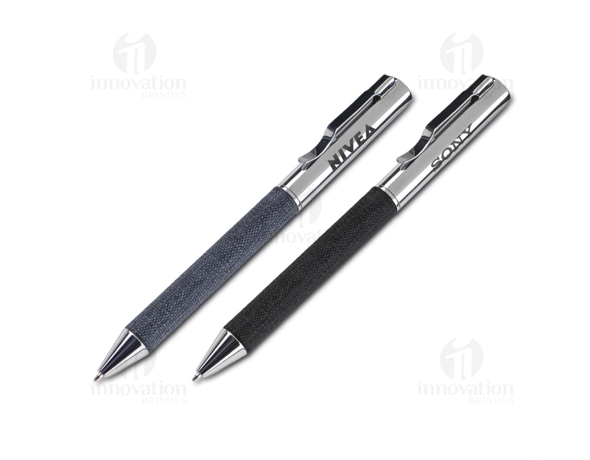 Luminária articulável com clip, ideal para prender em mesas e prateleiras. Luminária articulável com clip, ideal para prender em mesas e prateleiras.