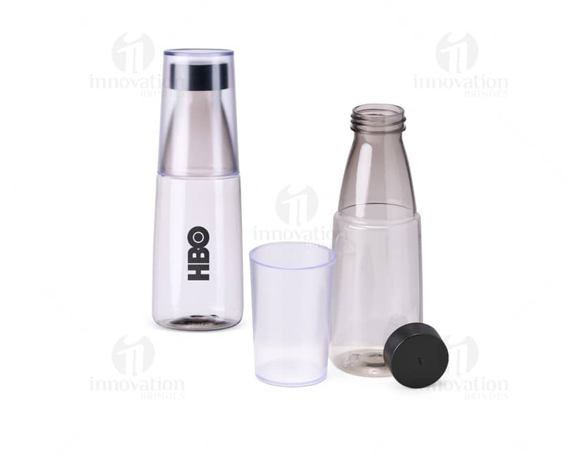 Garrafa plástica 2 em 1 de 550ml em cor azul com tampa rosqueável e alça de transporte integrada.