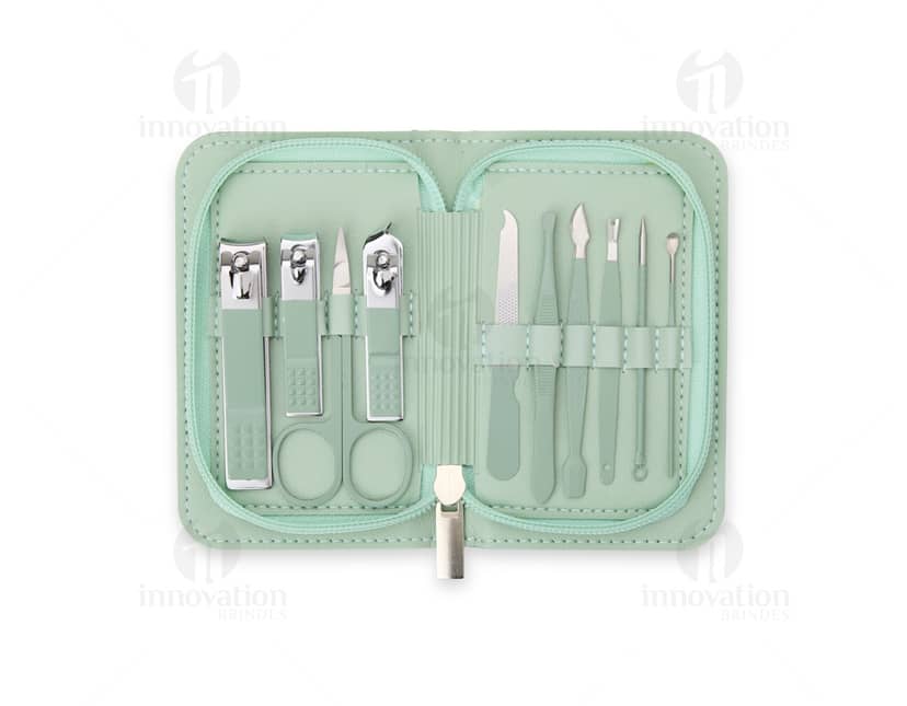 Kit Manicure 10 Peças: Conjunto contendo diversas ferramentas e utensílios para cuidados com as unhas, como tesoura, cortador de unha, empurrador de cutícula, entre outros itens.