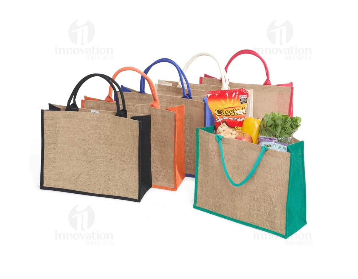 Kit com 6 porta copos em formato redondo, feitos de material resistente e com estampas coloridas e variadas de animais selvagens. Kit com 6 porta copos em formato redondo, feitos de material resistente e com estampas coloridas e variadas de animais selvagens.