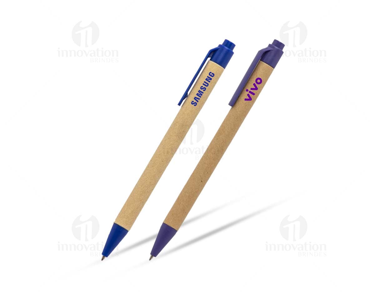 Kit com 6 porta copos em cores variadas sobre uma mesa de madeira. Kit com 6 porta copos em cores variadas sobre uma mesa de madeira.