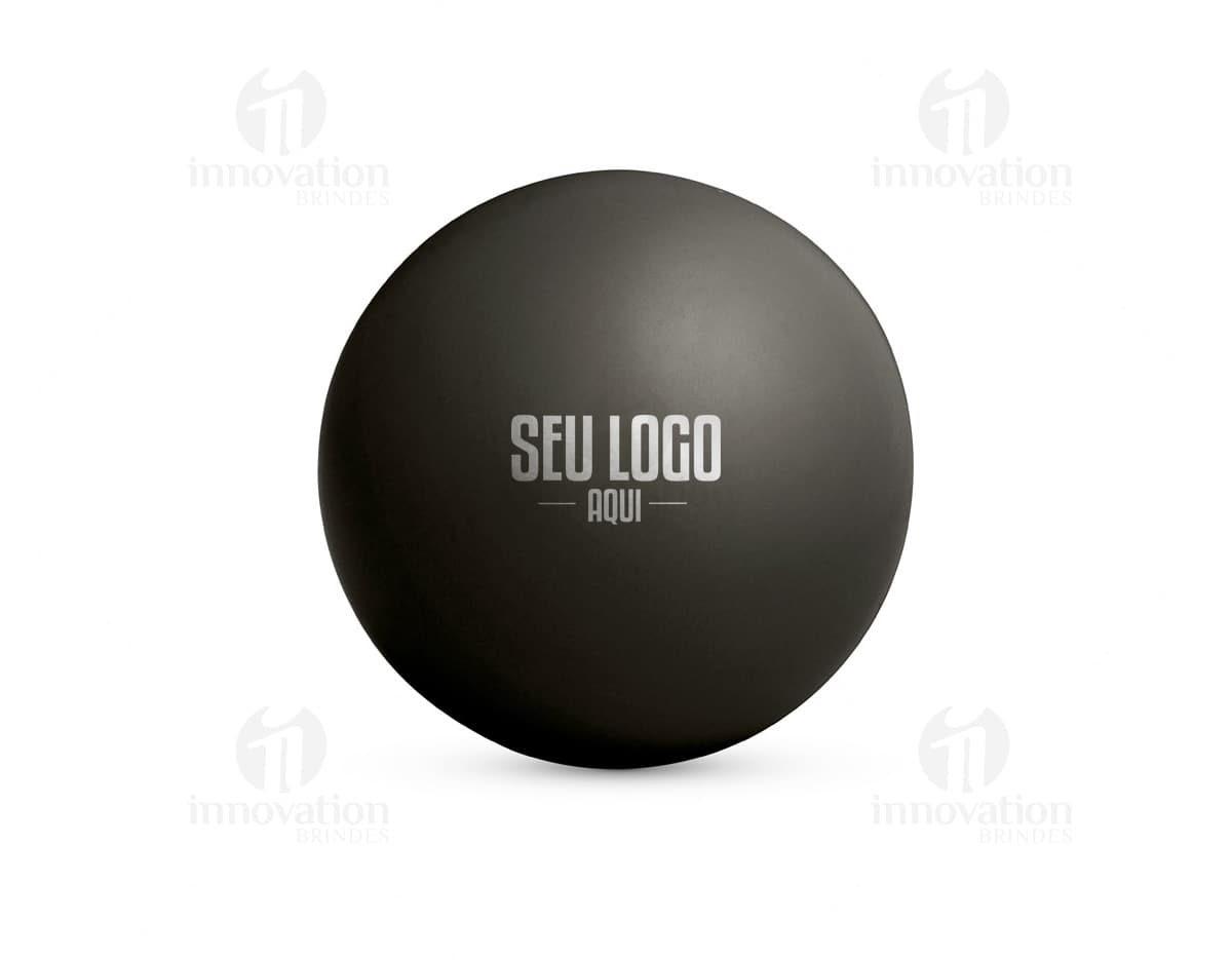 Garrafa squeeze de plástico com capacidade de 500 ml, na cor azul marinho com estampa de números e símbolos geométricos em branco. Garrafa squeeze de plástico com capacidade de 500 ml, na cor azul marinho com estampa de números e símbolos geométricos em branco.