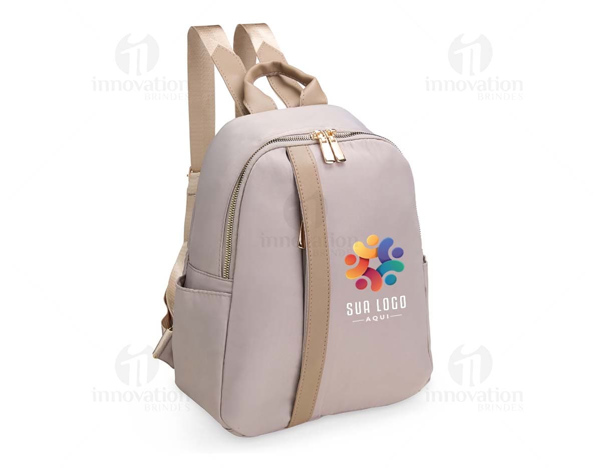 Kit com 6 porta copos dispostos em uma mesa de madeira, cada um com um design diferente e colorido. Kit com 6 porta copos dispostos em uma mesa de madeira, cada um com um design diferente e colorido.