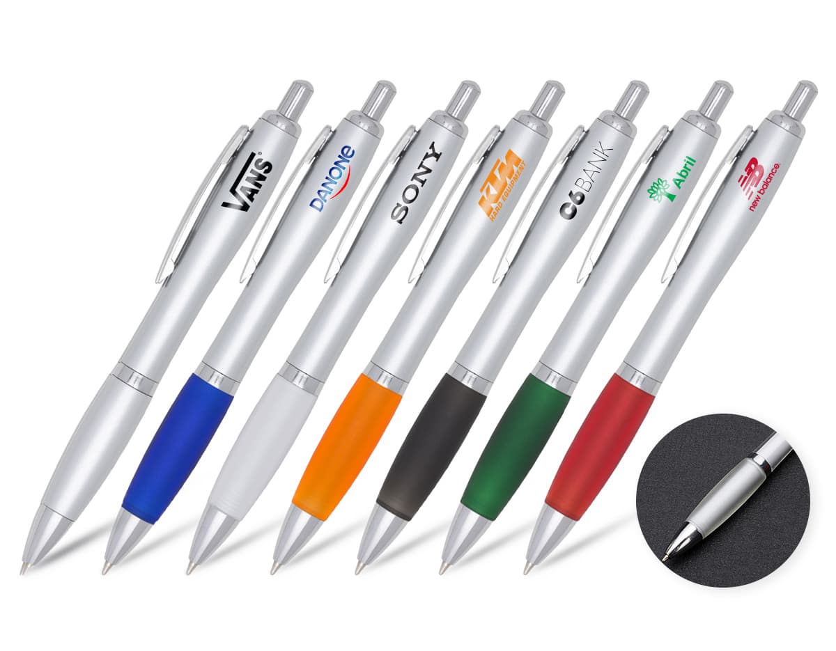 Kit com 6 porta copos em formato redondo, feitos de material resistente e estampados com diferentes desenhos coloridos. Kit com 6 porta copos em formato redondo, feitos de material resistente e estampados com diferentes desenhos coloridos.