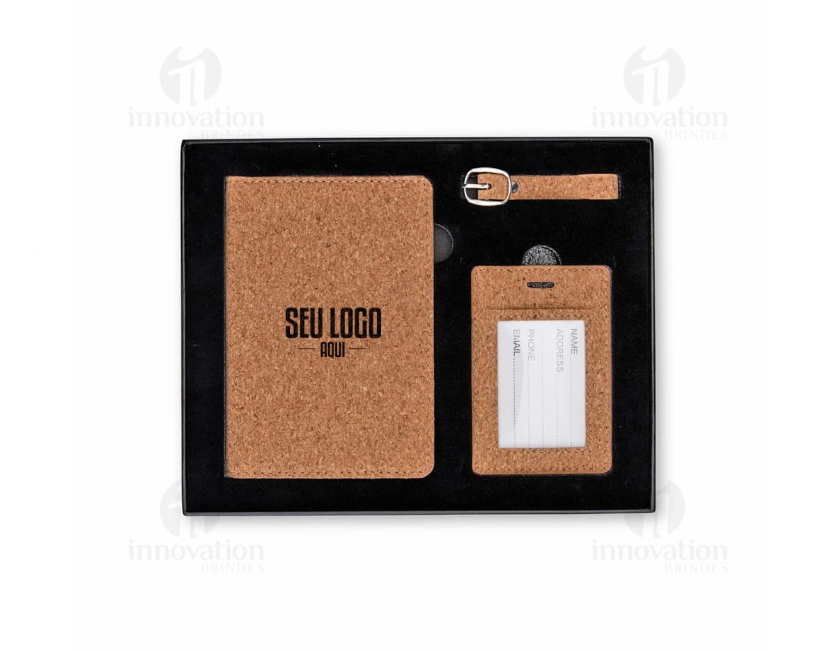 Kit Viagem 3 Peças, contendo uma mala de viagem, uma nécessaire e um porta documentos, em cores vibrantes e textura resistente. Ideal para suas viagens com praticidade e estilo. Kit Viagem 3 Peças, contendo uma mala de viagem, uma nécessaire e um porta documentos, em cores vibrantes e textura resistente. Ideal para suas viagens com praticidade e estilo.