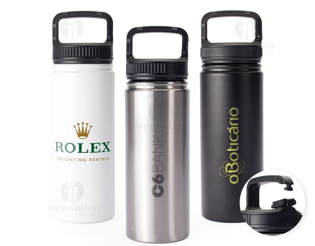 Garrafa térmica de 500ml de cor prata com tampa de rosca e design moderno. Garrafa térmica de 500ml de cor prata com tampa de rosca e design moderno.