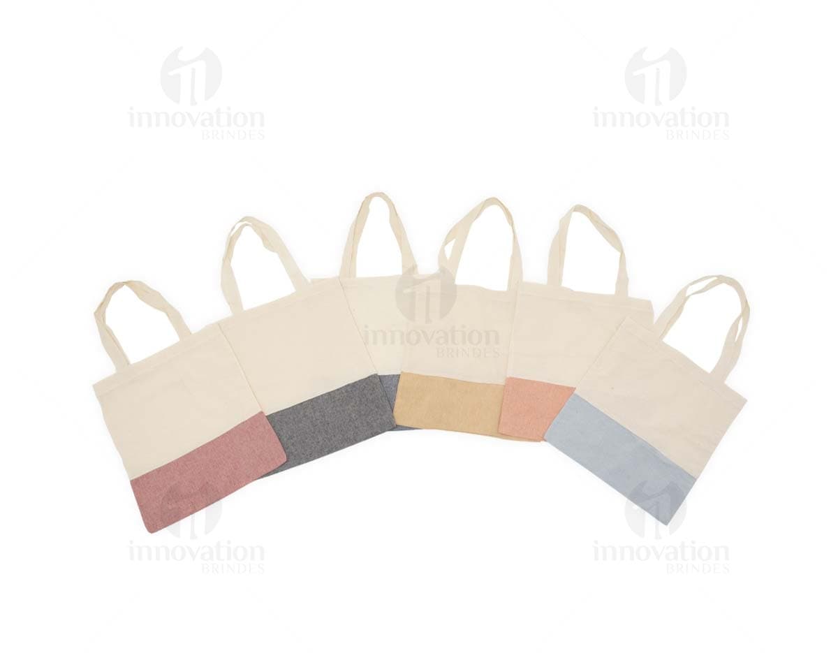 Sacola ecológica de algodão com estampa colorida. Sacola ecológica de algodão com estampa colorida.