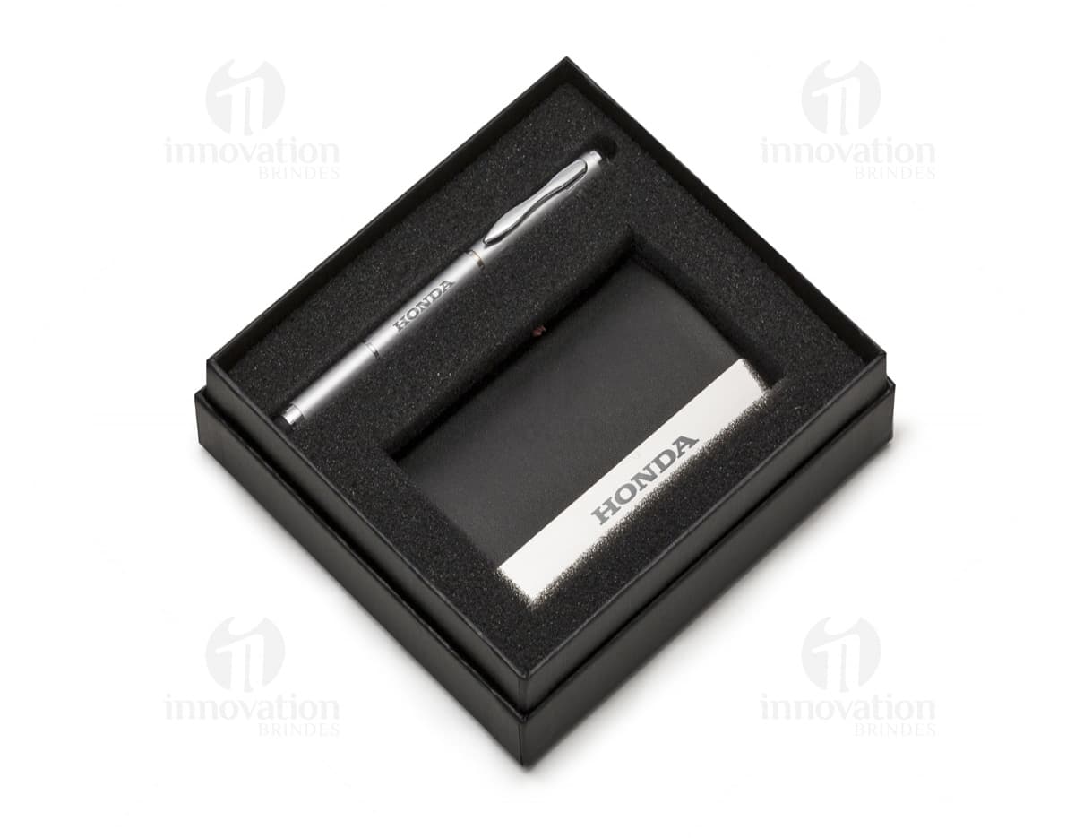 Kit com 6 porta copos em diferentes estampas e cores, feitos de material resistente e durável. Kit com 6 porta copos em diferentes estampas e cores, feitos de material resistente e durável.