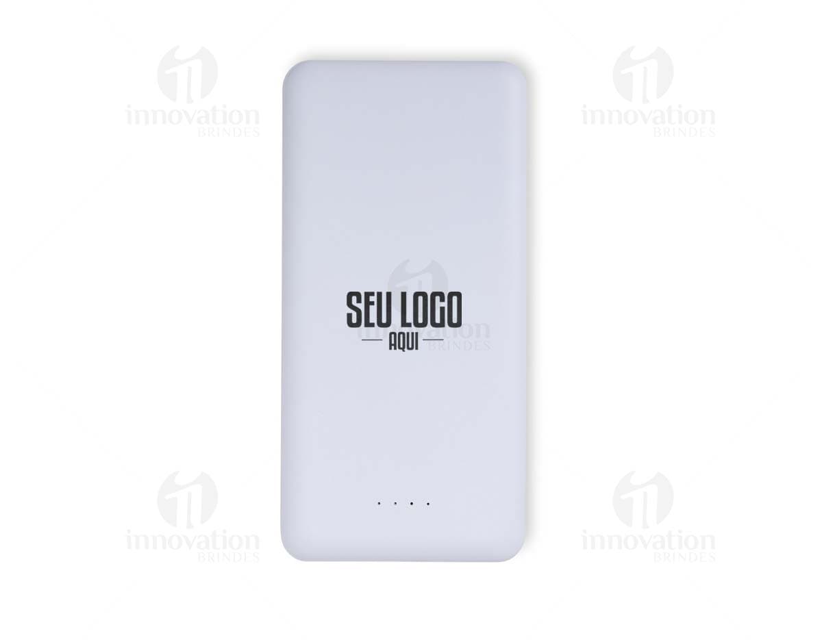 Kit com 6 porta copos de diferentes cores e estampas sobre uma mesa de madeira. Kit com 6 porta copos de diferentes cores e estampas sobre uma mesa de madeira.