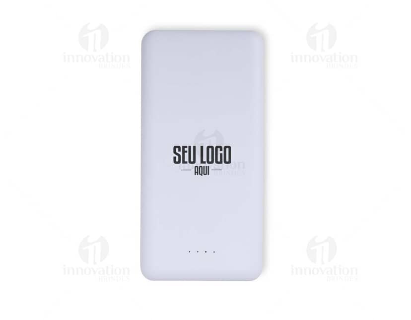 Kit com 6 porta copos de diferentes cores e estampas sobre uma mesa de madeira.