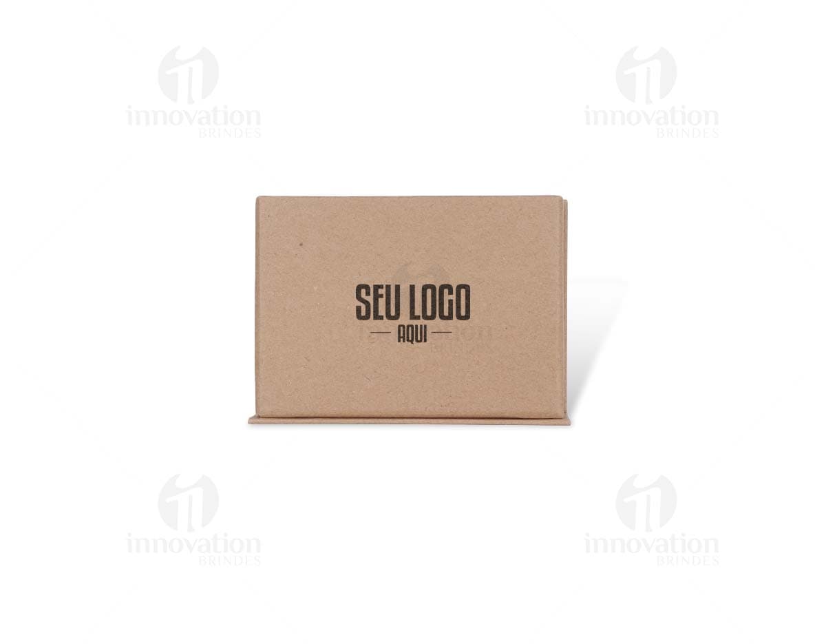 Caderno A5 feito de couro reciclado com 192 páginas. Caderno A5 feito de couro reciclado com 192 páginas.