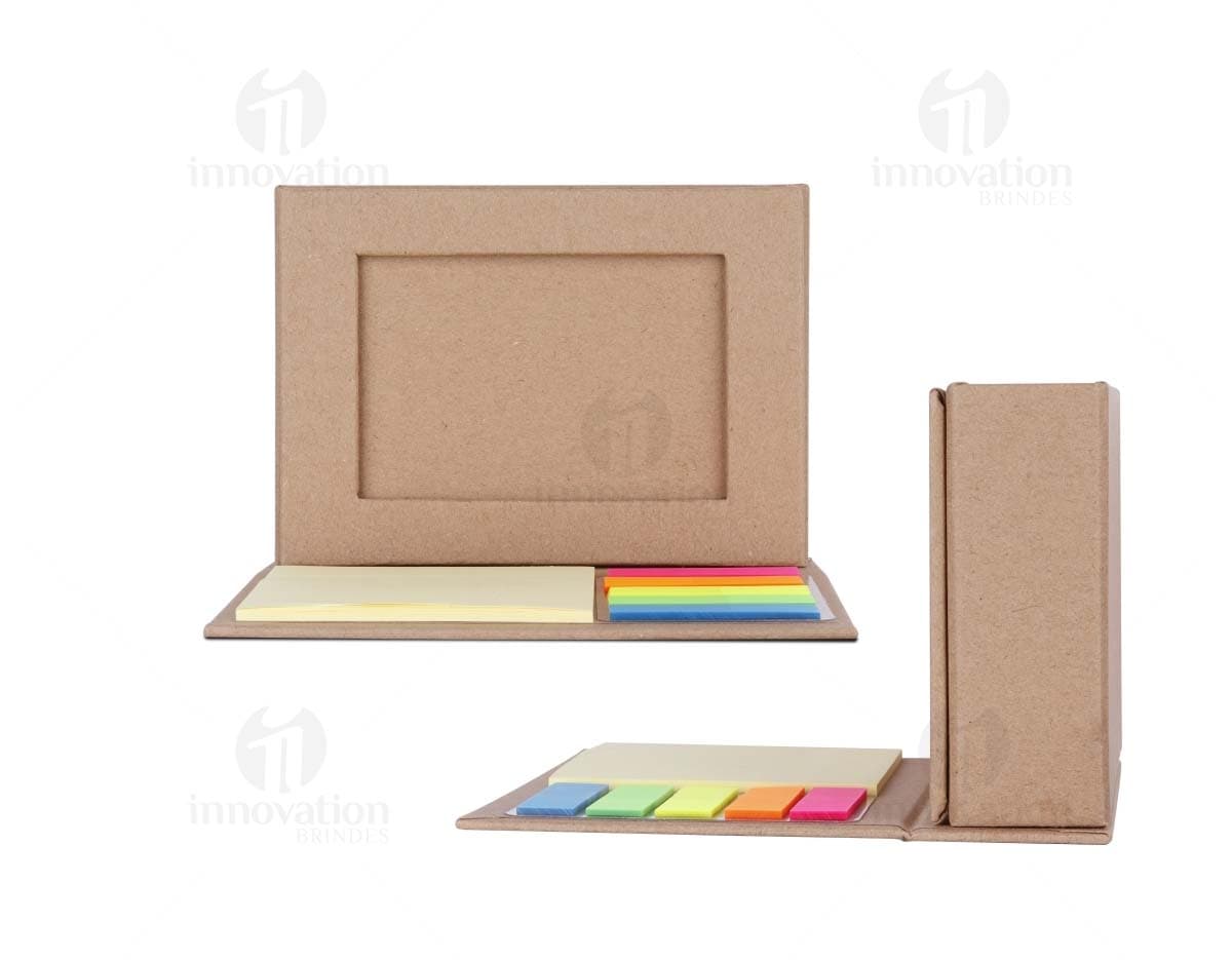 Caderno A5 feito de couro reciclado com 192 páginas. Caderno A5 feito de couro reciclado com 192 páginas.