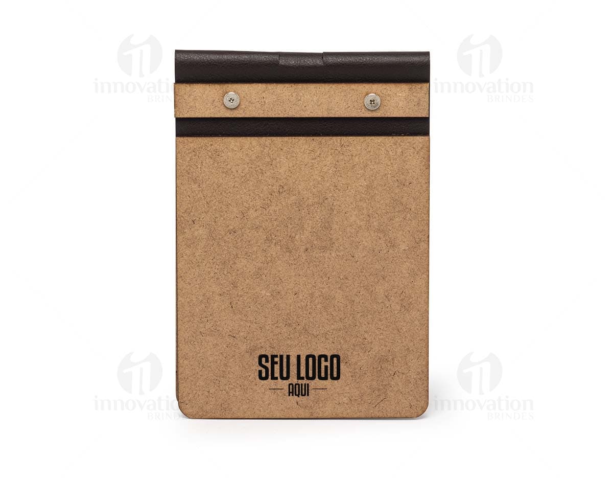Kit com 6 porta copos em formato hexagonal, cada um com uma estampa diferente de folhas verdes e rosa. Os porta copos são feitos de material resistente e possuem uma camada antiderrapante na parte inferior. Ideal para proteger a superfície de móveis de possíveis manchas de líquidos. Kit com 6 porta copos em formato hexagonal, cada um com uma estampa diferente de folhas verdes e rosa. Os porta copos são feitos de material resistente e possuem uma camada antiderrapante na parte inferior. Ideal para proteger a superfície de móveis de possíveis manchas de líquidos.