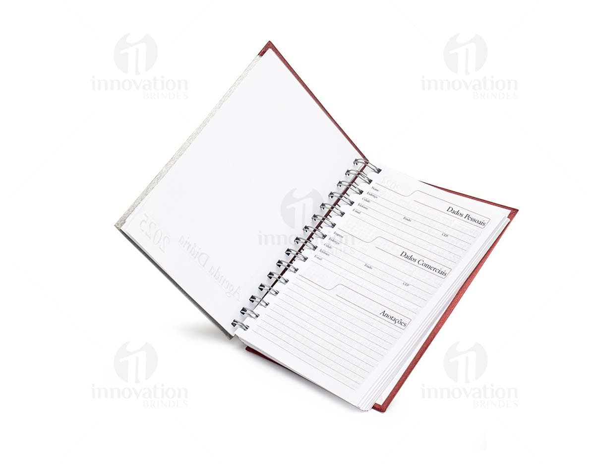 Kit com 6 porta copos em formato de coração em cores variadas. Kit com 6 porta copos em formato de coração em cores variadas.