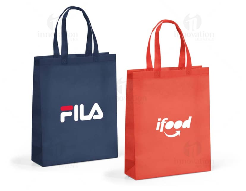 Kit com 6 porta copos em tons de azul e branco, com estampas florais e inscrições engraçadas. Os porta copos são redondos e possuem revestimento antiderrapante na parte de baixo.