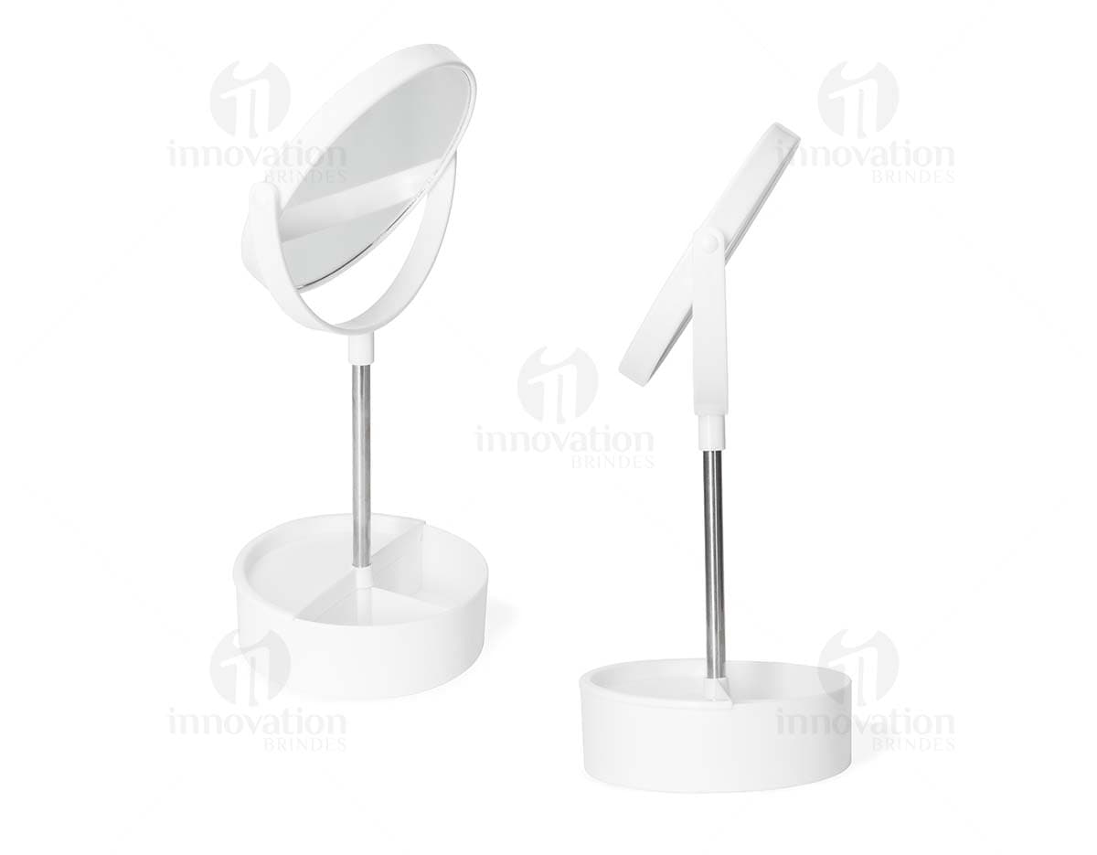 Kit com 6 porta copos em formato circular, em tons de azul e branco com estampas de arabescos. Kit com 6 porta copos em formato circular, em tons de azul e branco com estampas de arabescos.