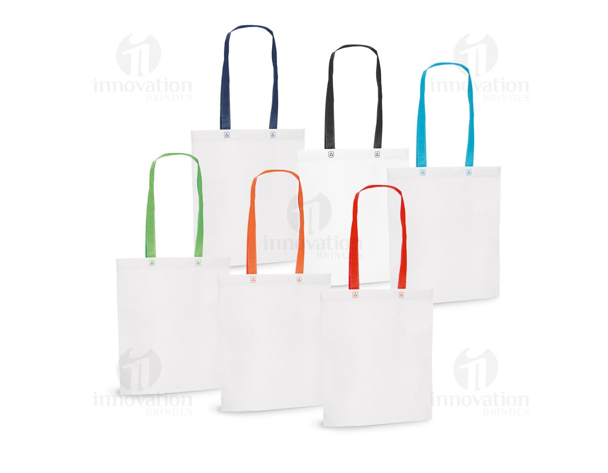 Kit com 6 porta copos de diferentes cores e desenhos em formato quadrado. Kit com 6 porta copos de diferentes cores e desenhos em formato quadrado.