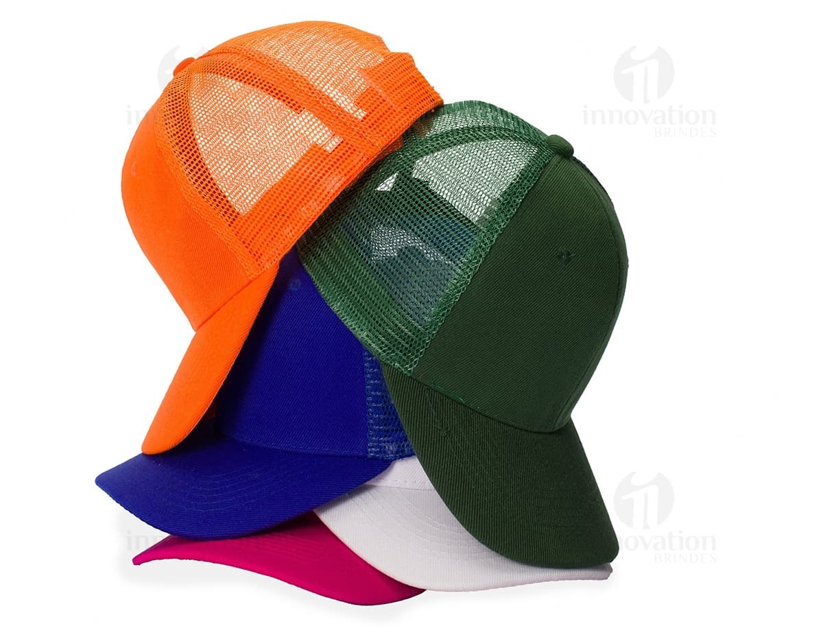 Kit com 6 porta copos em diferentes cores e designs. Cada porta copo possui uma estampa única e tem um formato quadrado. Os porta copos são feitos de material resistente e possuem um acabamento brilhante. Kit com 6 porta copos em diferentes cores e designs. Cada porta copo possui uma estampa única e tem um formato quadrado. Os porta copos são feitos de material resistente e possuem um acabamento brilhante.