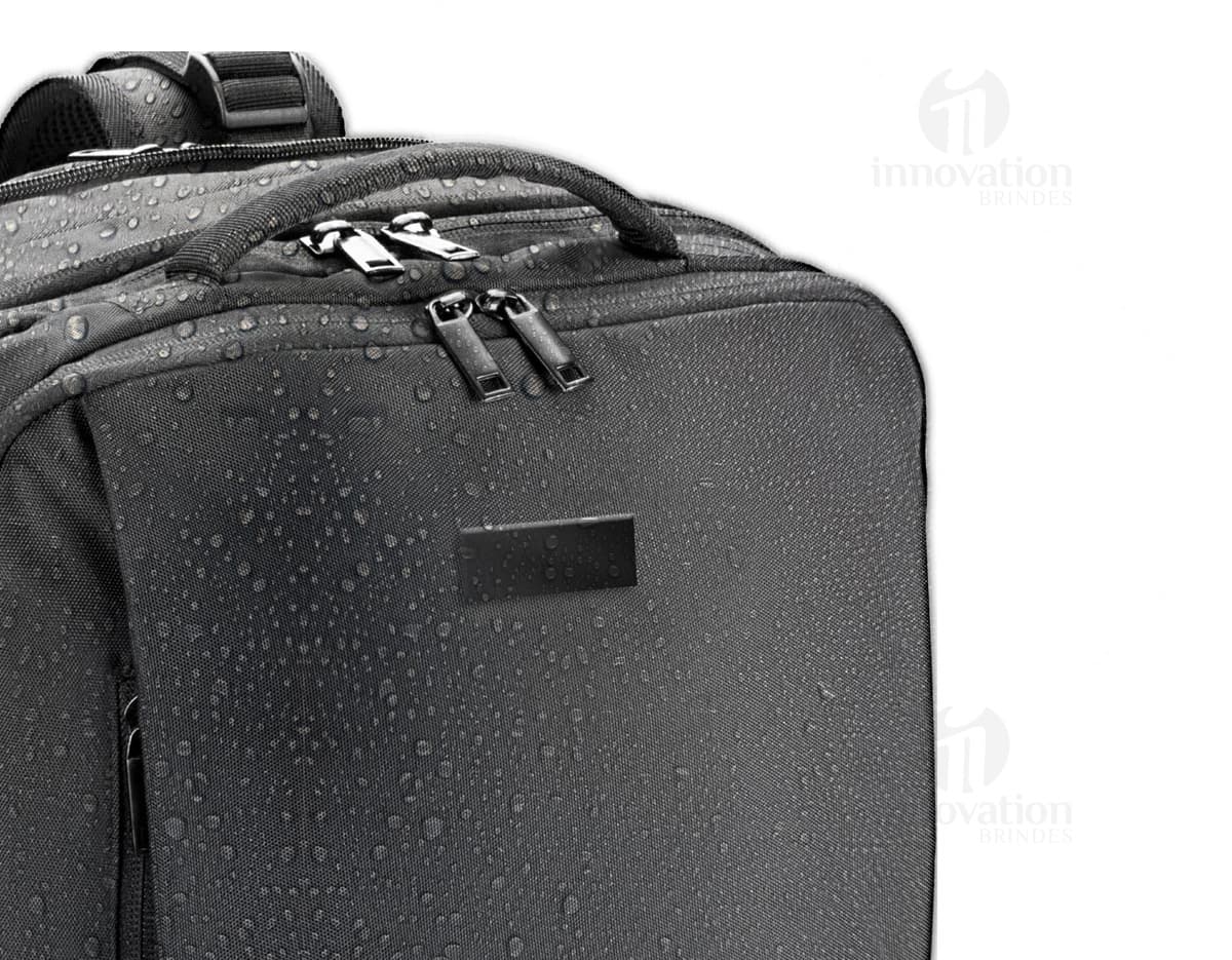 Kit com 6 porta copos em formato redondo e estampas coloridas, sendo cada um com um desenho diferente, feitos em material resistente. Kit com 6 porta copos em formato redondo e estampas coloridas, sendo cada um com um desenho diferente, feitos em material resistente.