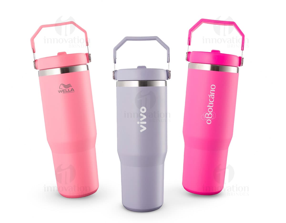 Kit com 6 porta copos em formatos diferentes, sendo dois redondos, dois quadrados e dois hexagonais. Os porta copos possuem estampas coloridas de frutas tropicais e folhas. Kit com 6 porta copos em formatos diferentes, sendo dois redondos, dois quadrados e dois hexagonais. Os porta copos possuem estampas coloridas de frutas tropicais e folhas.